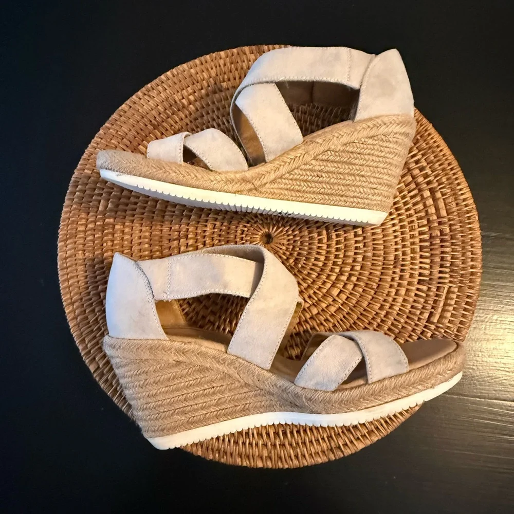 Dr. Scholl's Tan Wedge‎ Sandals